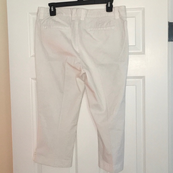 Gap Stretch Capri Pants - Picture 2 of 4